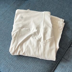 White lululemon leggings with pockets